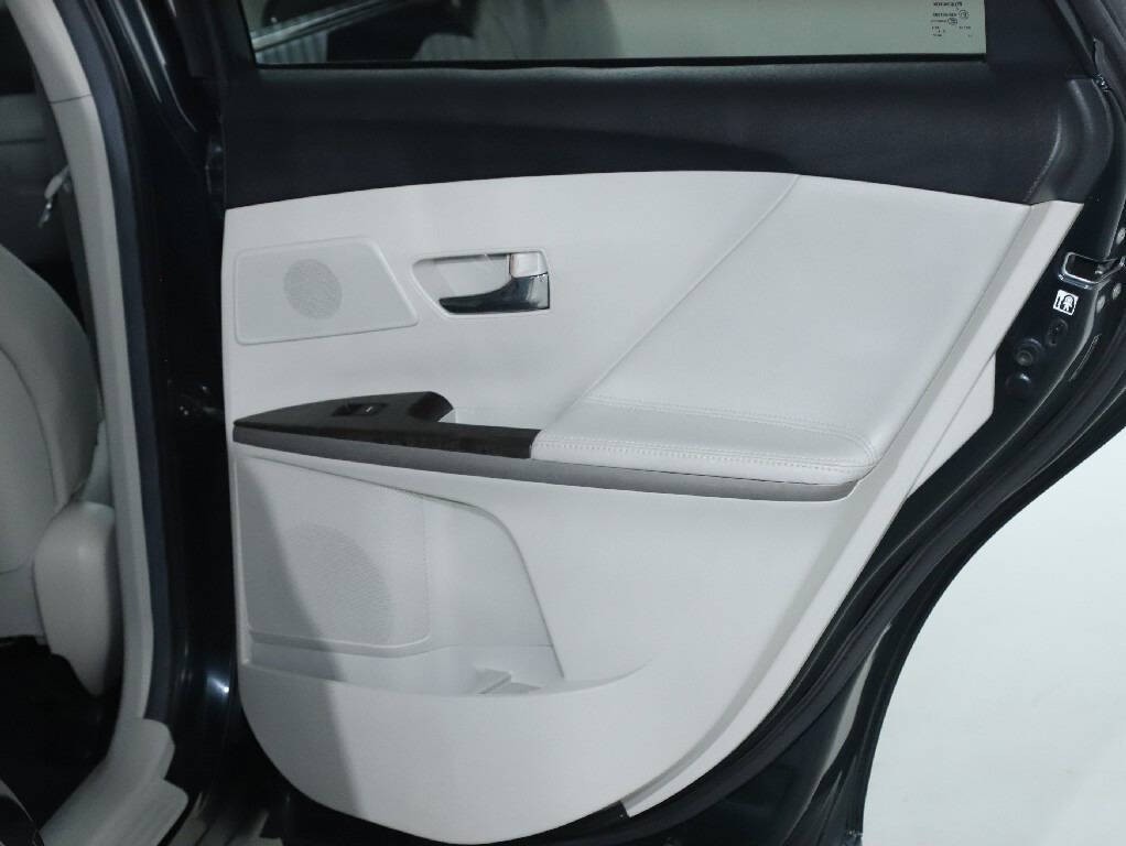 2013 Toyota Venza Image 30