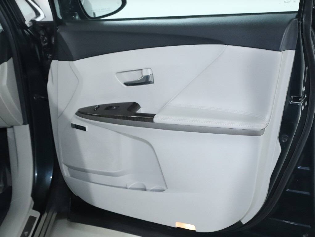 2013 Toyota Venza Image 32