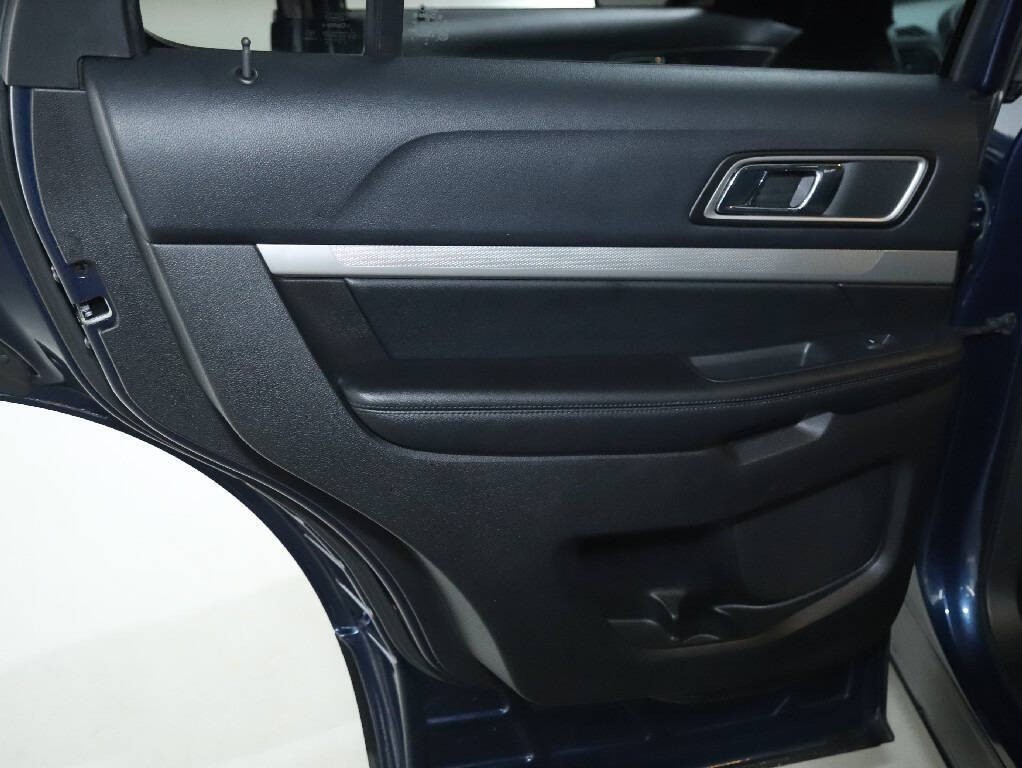 2016 Ford Explorer Image 13