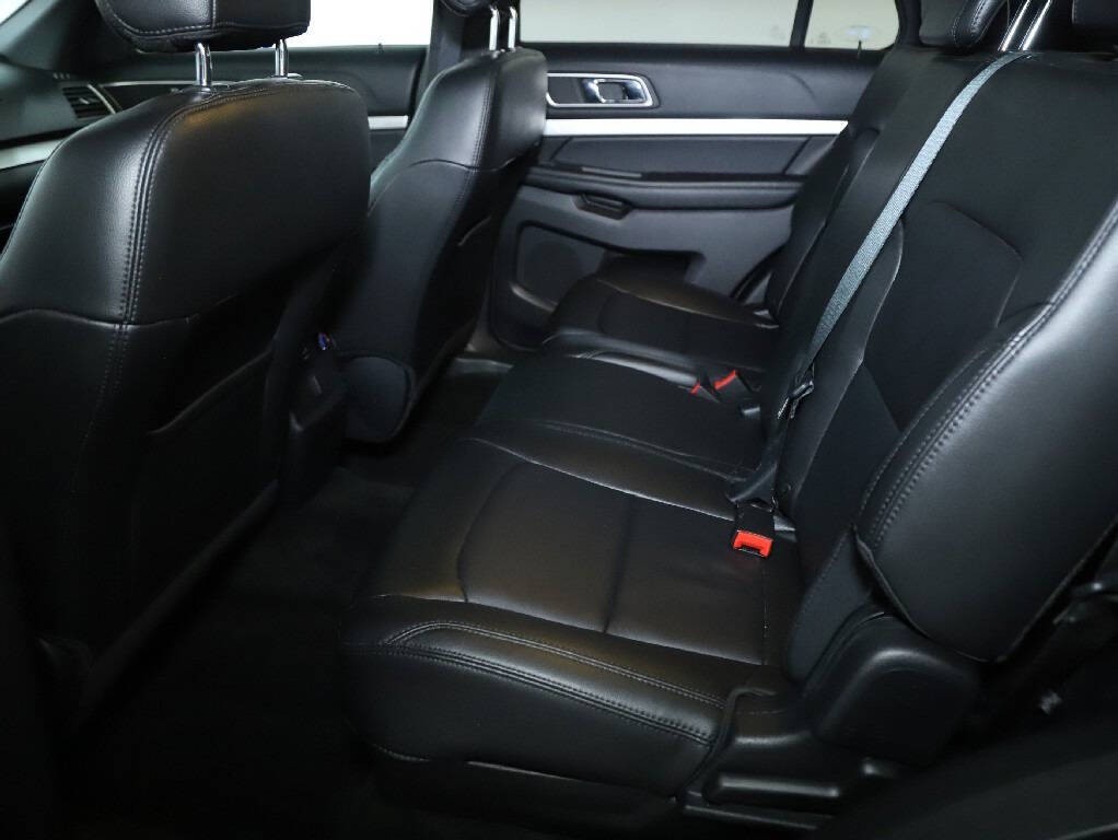 2016 Ford Explorer Image 15