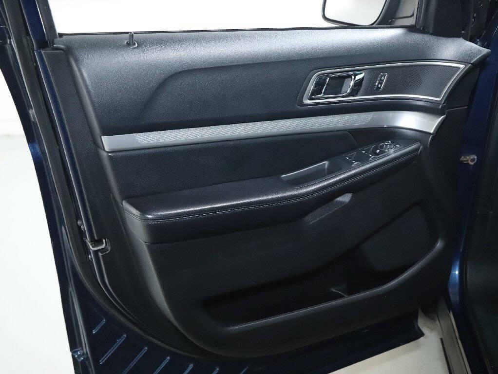 2016 Ford Explorer Image 16