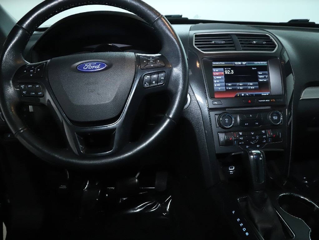 2016 Ford Explorer Image 29