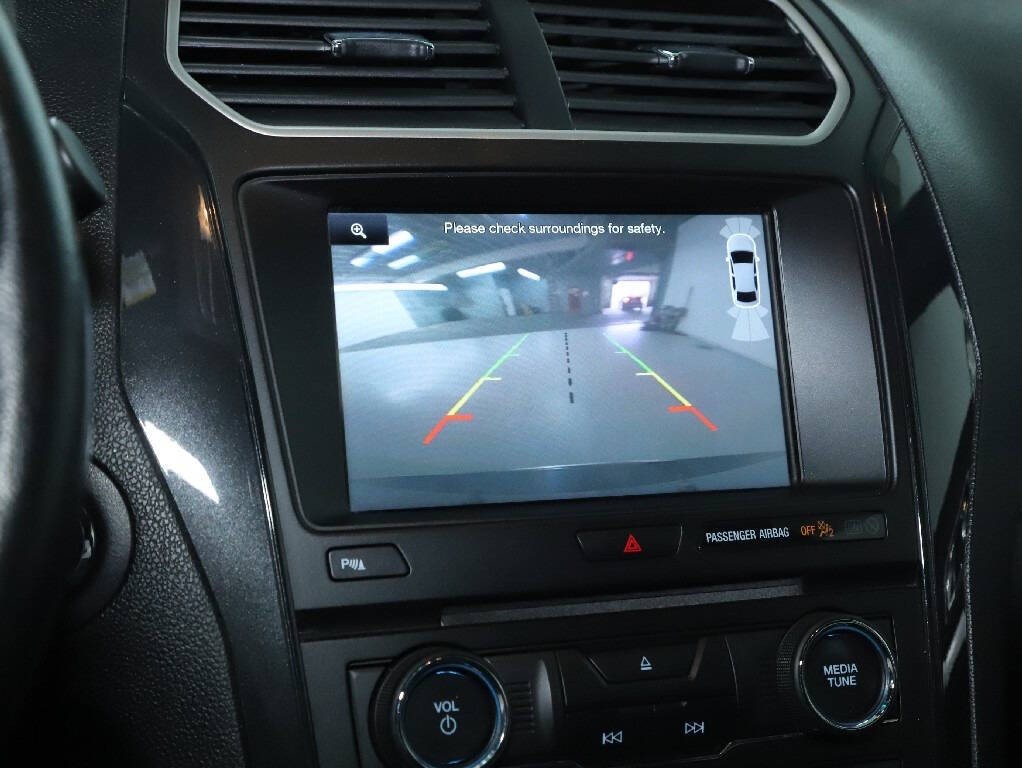 2016 Ford Explorer Image 30