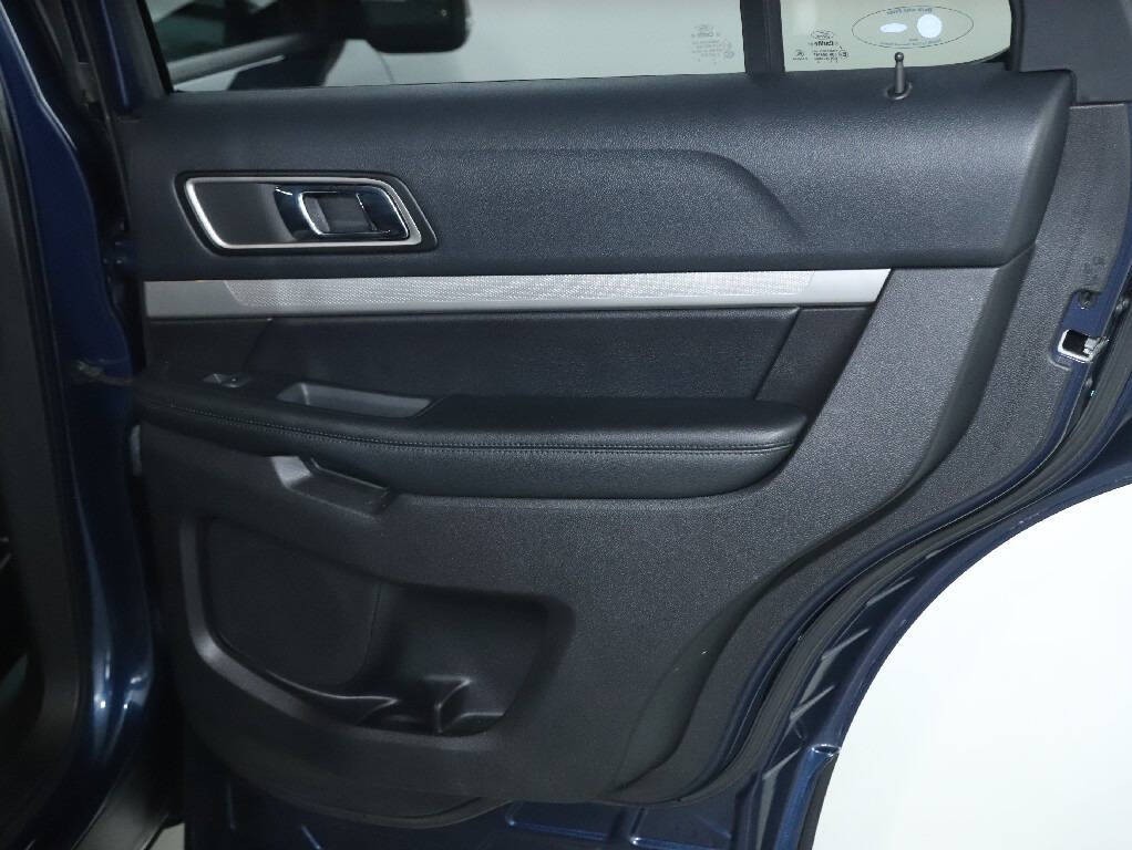 2016 Ford Explorer Image 32