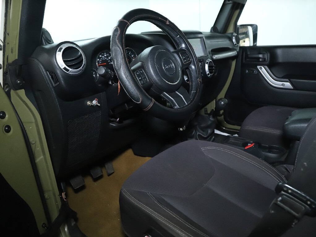 2013 Jeep Wrangler Unlimited Image 16