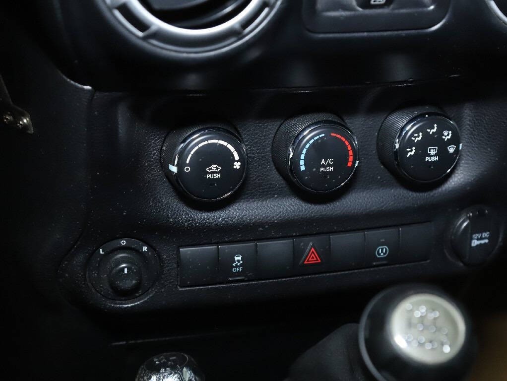 2013 Jeep Wrangler Unlimited Image 25