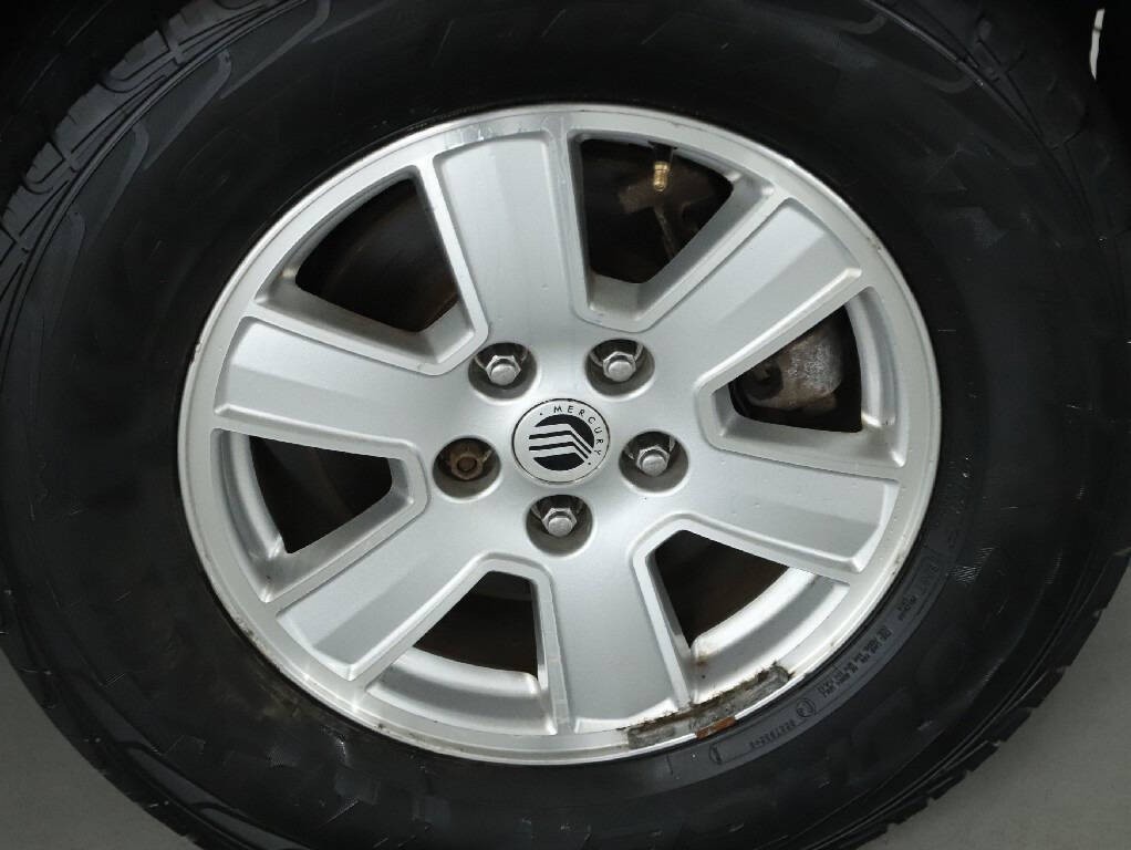 2010 Mercury Mariner Image 10