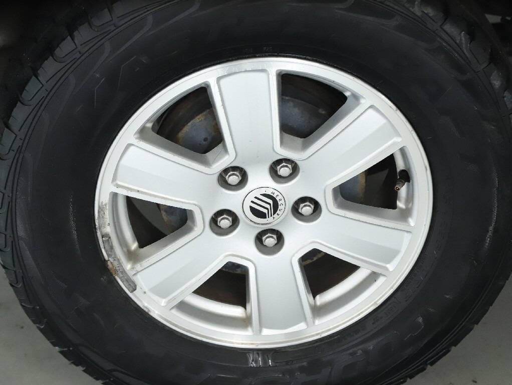 2010 Mercury Mariner Image 12