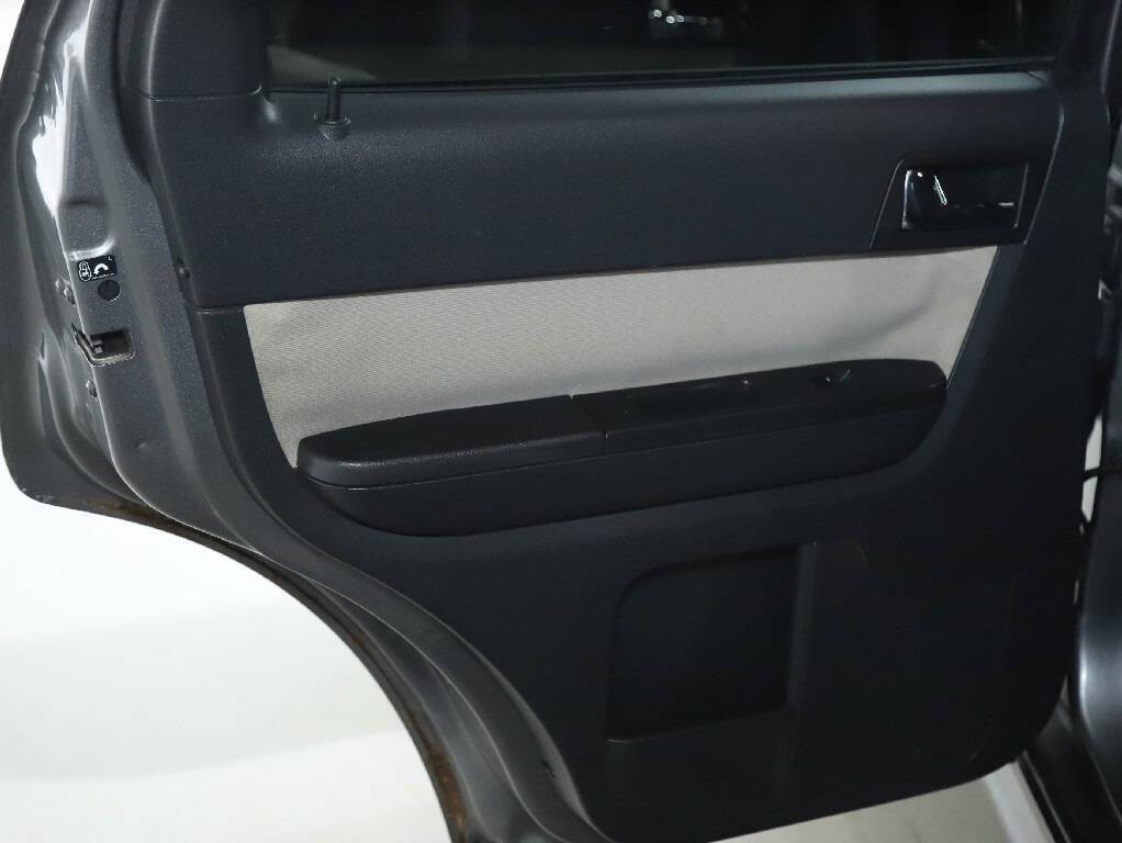 2010 Mercury Mariner Image 13