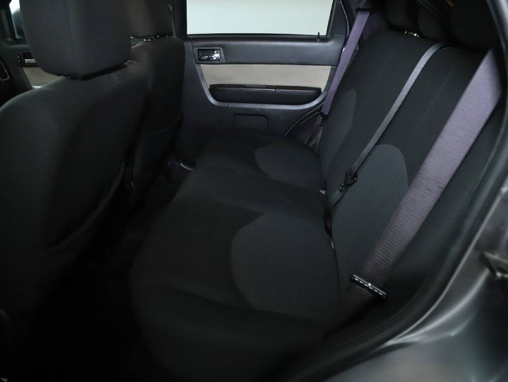 2010 Mercury Mariner Image 14