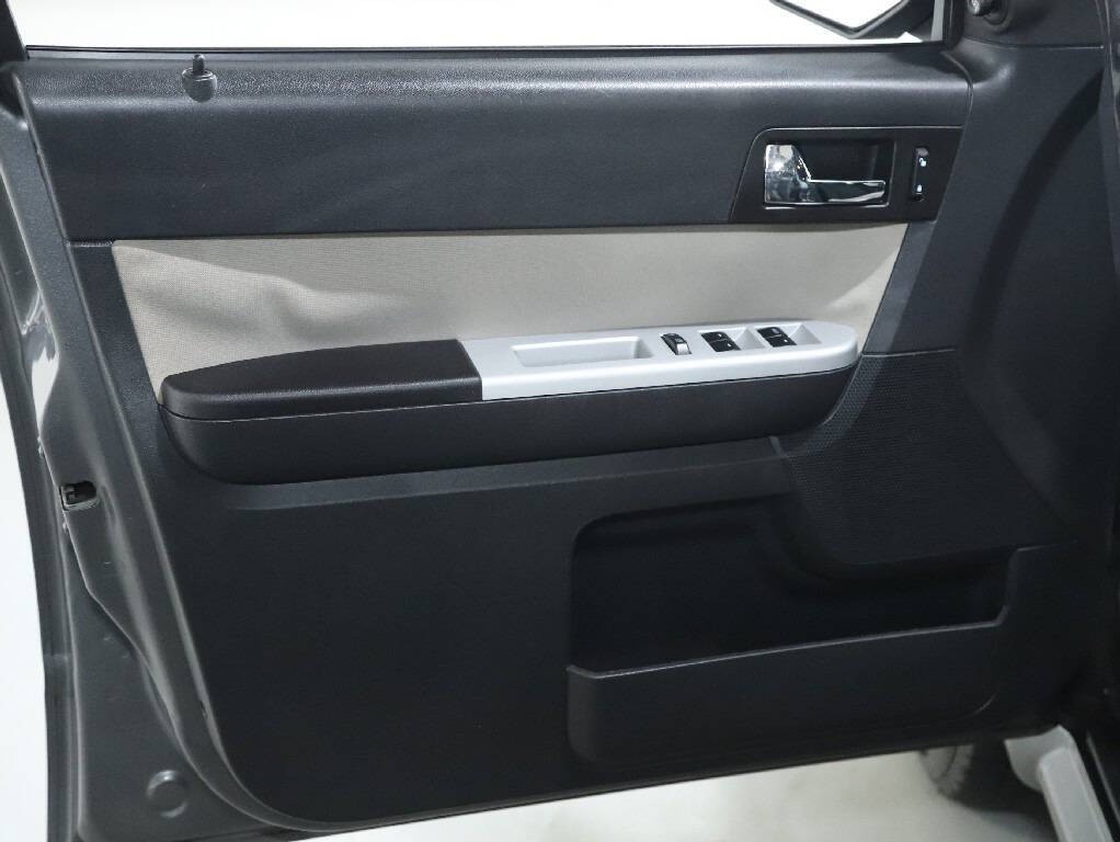 2010 Mercury Mariner Image 15