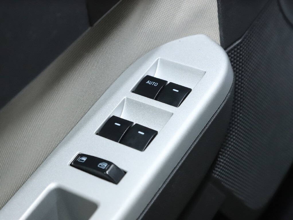 2010 Mercury Mariner Image 16