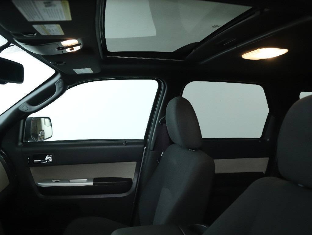 2010 Mercury Mariner Image 19