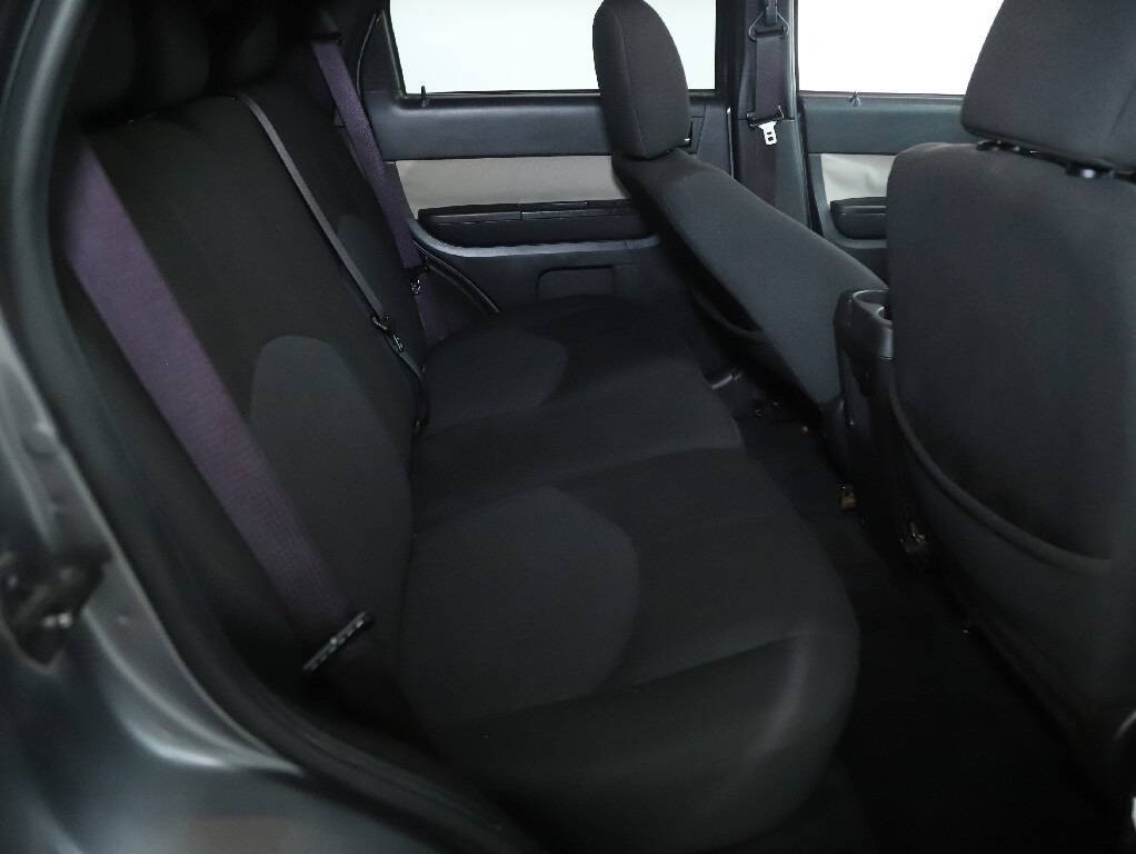 2010 Mercury Mariner Image 30