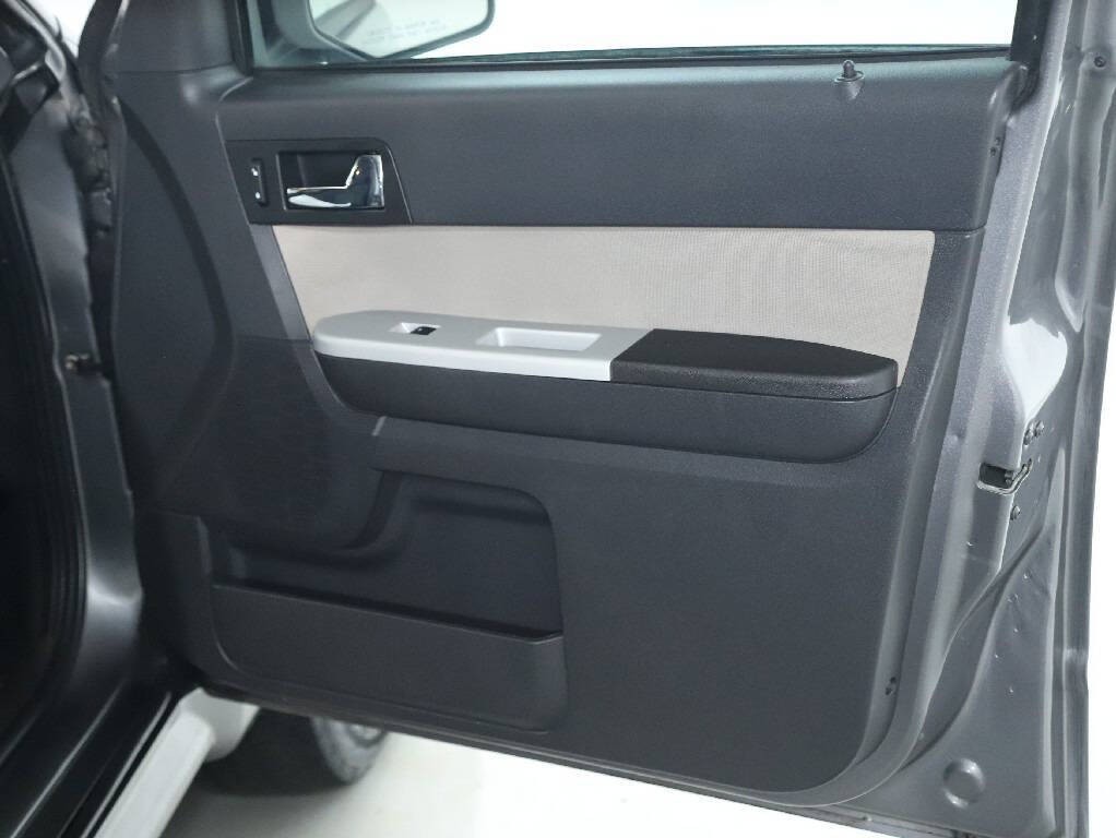 2010 Mercury Mariner Image 31