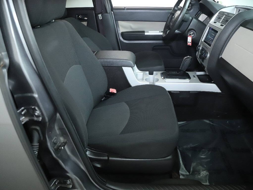2010 Mercury Mariner Image 32