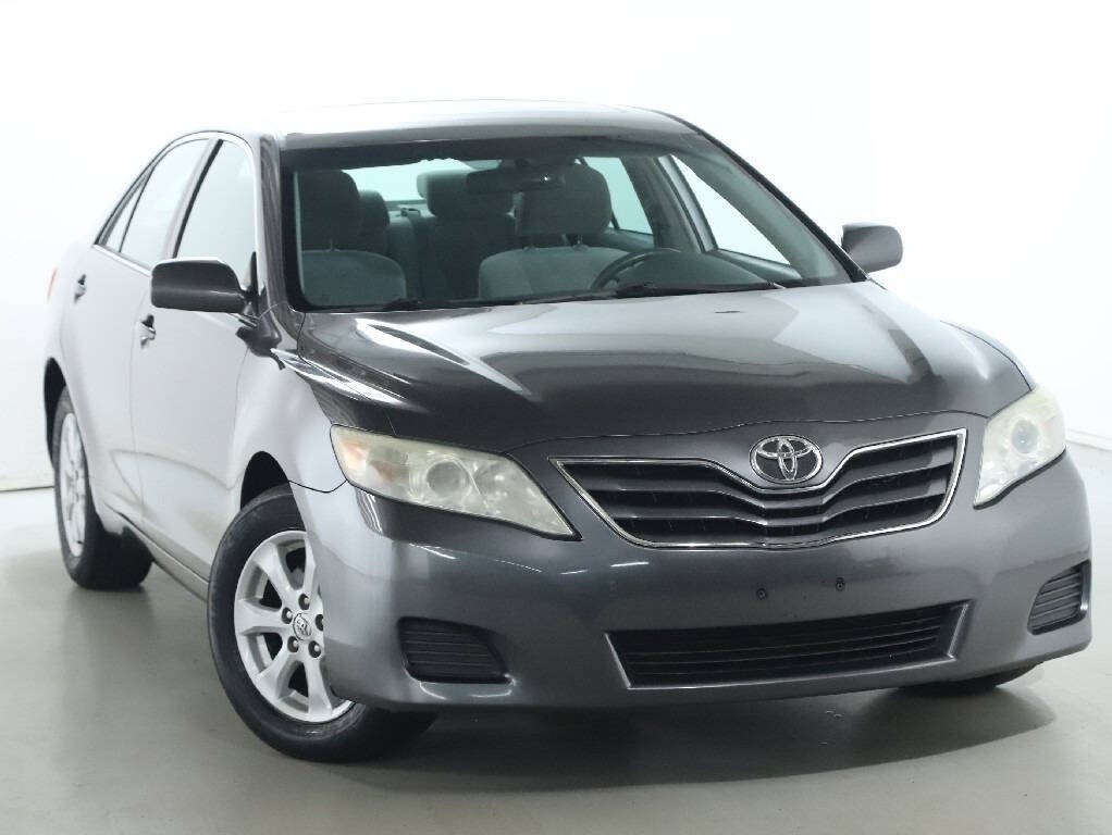 2011 Toyota Camry Image 2