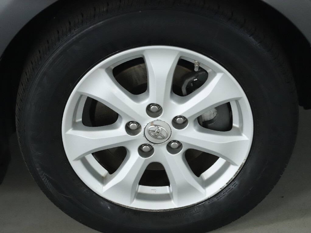 2011 Toyota Camry Image 10
