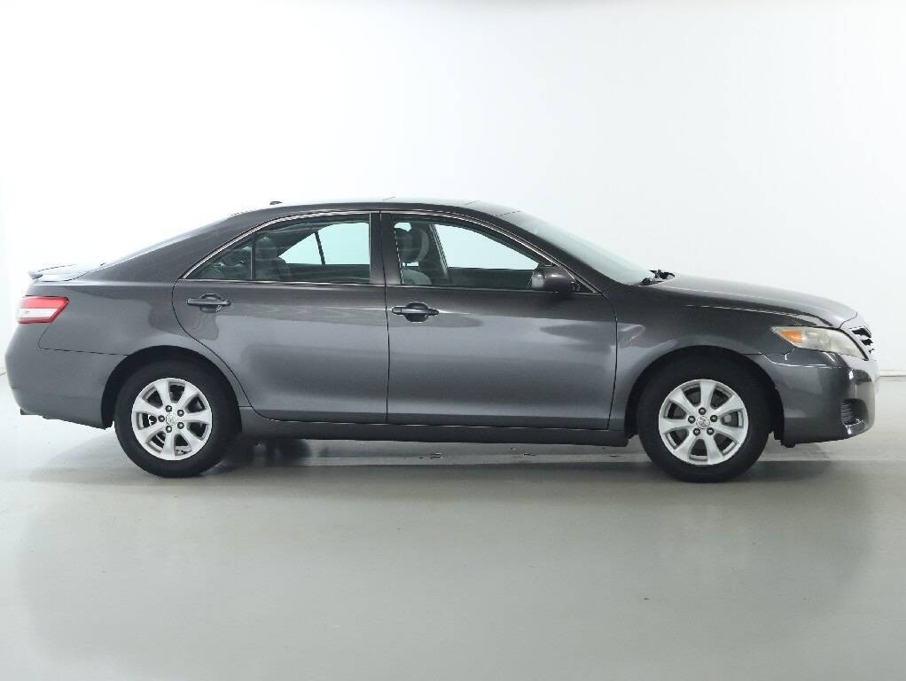 2011 Toyota Camry Image 11
