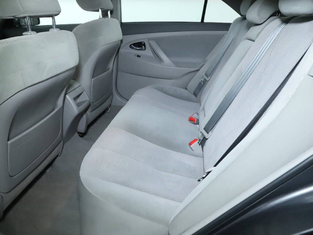 2011 Toyota Camry Image 14