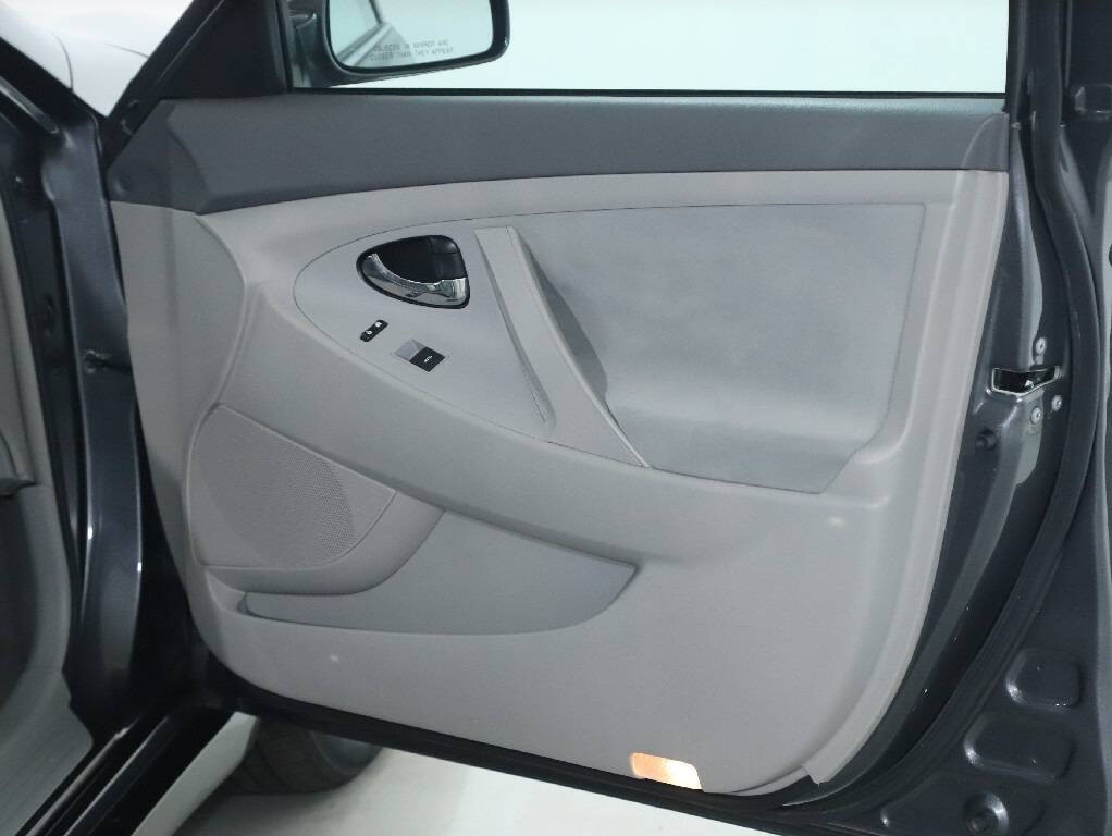 2011 Toyota Camry Image 30