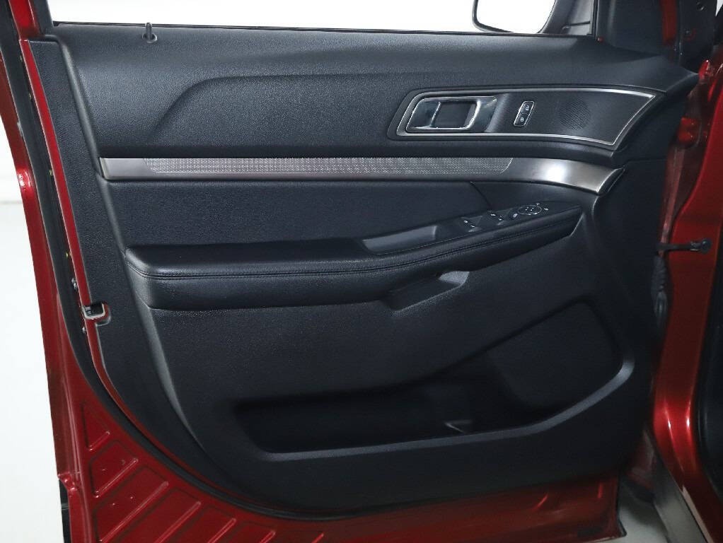 2018 Ford Explorer Image 16