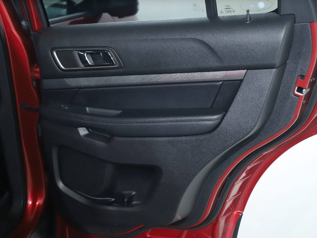 2018 Ford Explorer Image 32