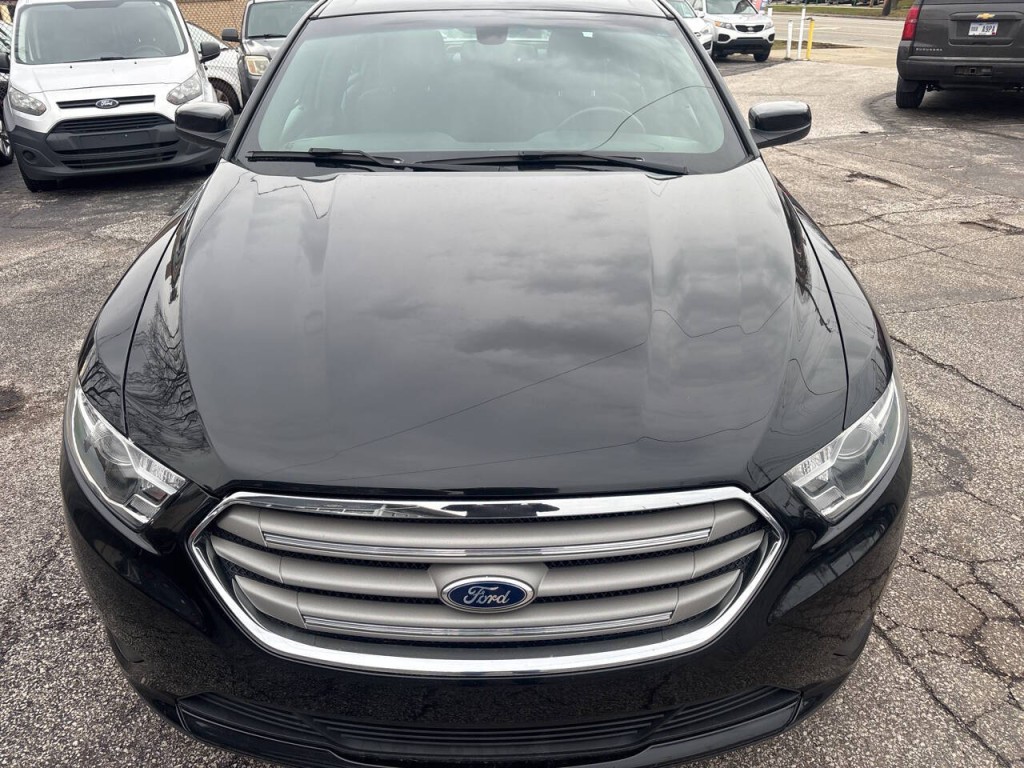 2015 Ford Taurus Image 1