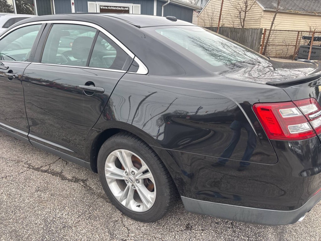 2015 Ford Taurus Image 3