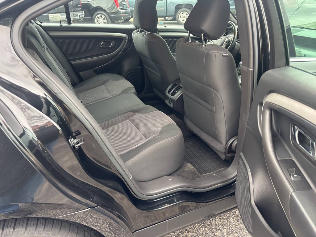2015 Ford Taurus Image 8