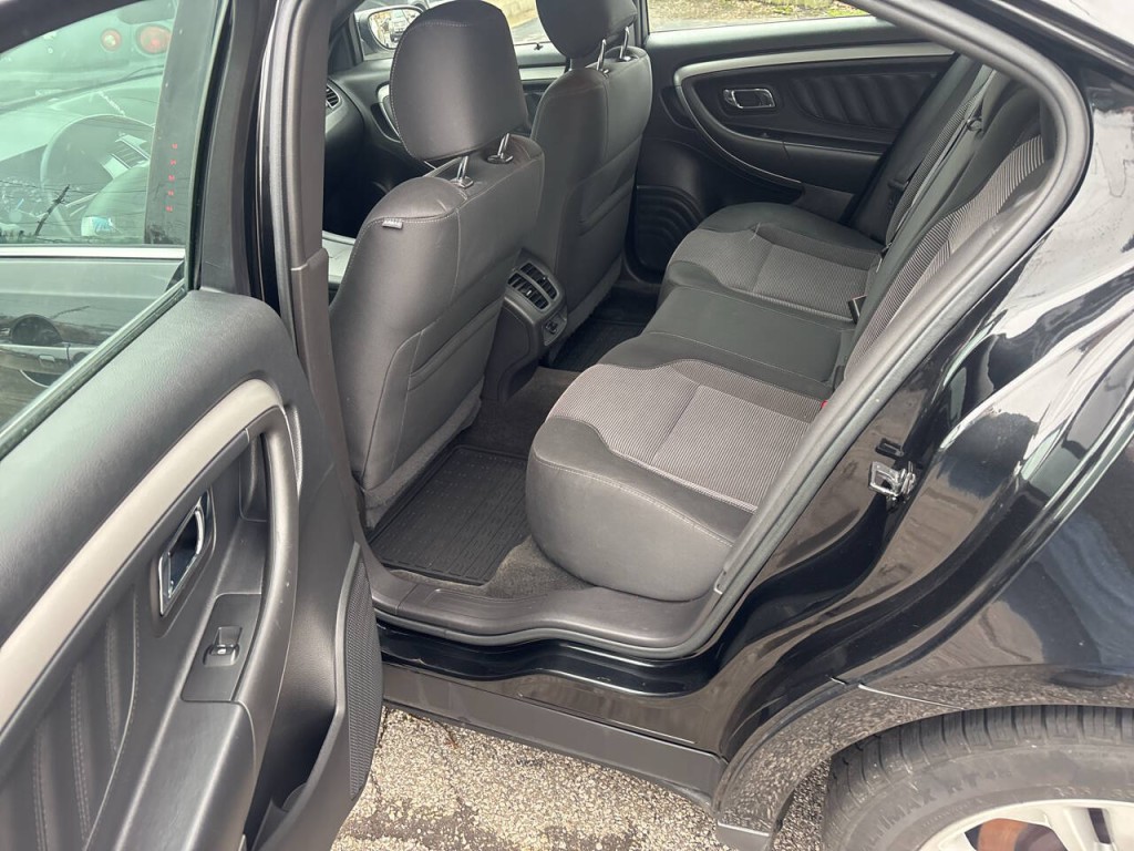 2015 Ford Taurus Image 9