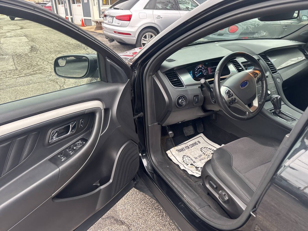 2015 Ford Taurus Image 10