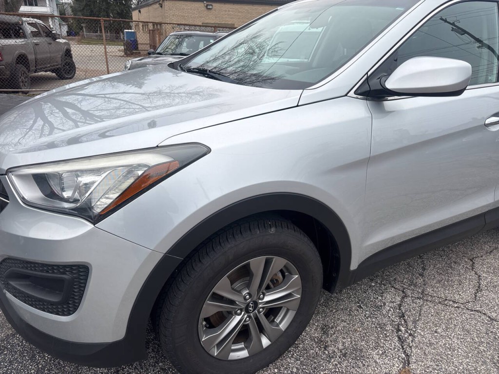 2016 Hyundai Santa Fe Sport Image 2