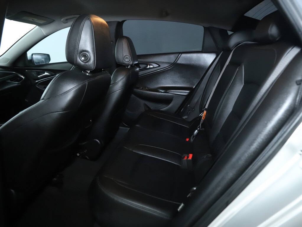 2017 Chevrolet Malibu Image 13