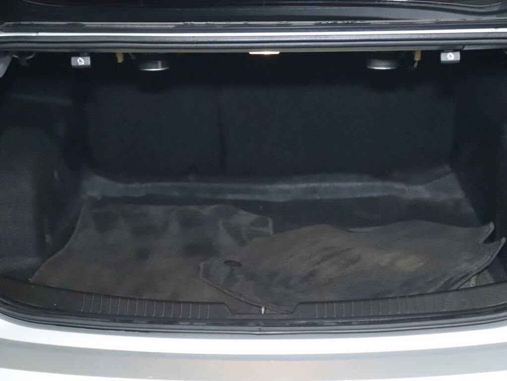 2017 Chevrolet Malibu Image 31