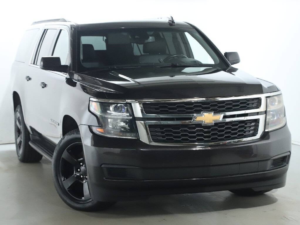 2016 Chevrolet Suburban Image 2