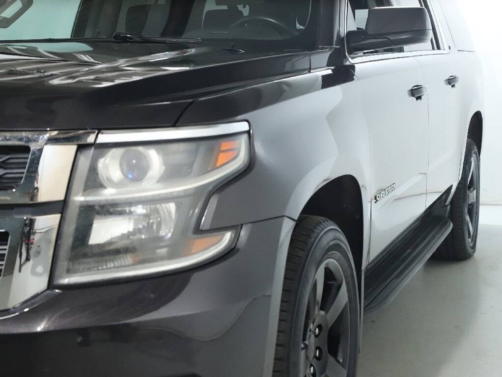 2016 Chevrolet Suburban Image 4