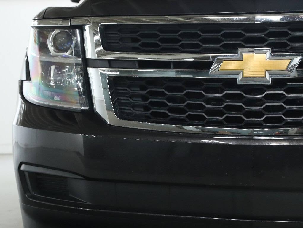 2016 Chevrolet Suburban Image 6