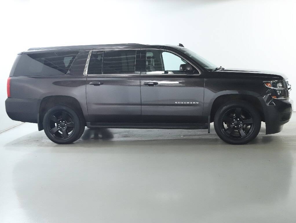 2016 Chevrolet Suburban Image 11