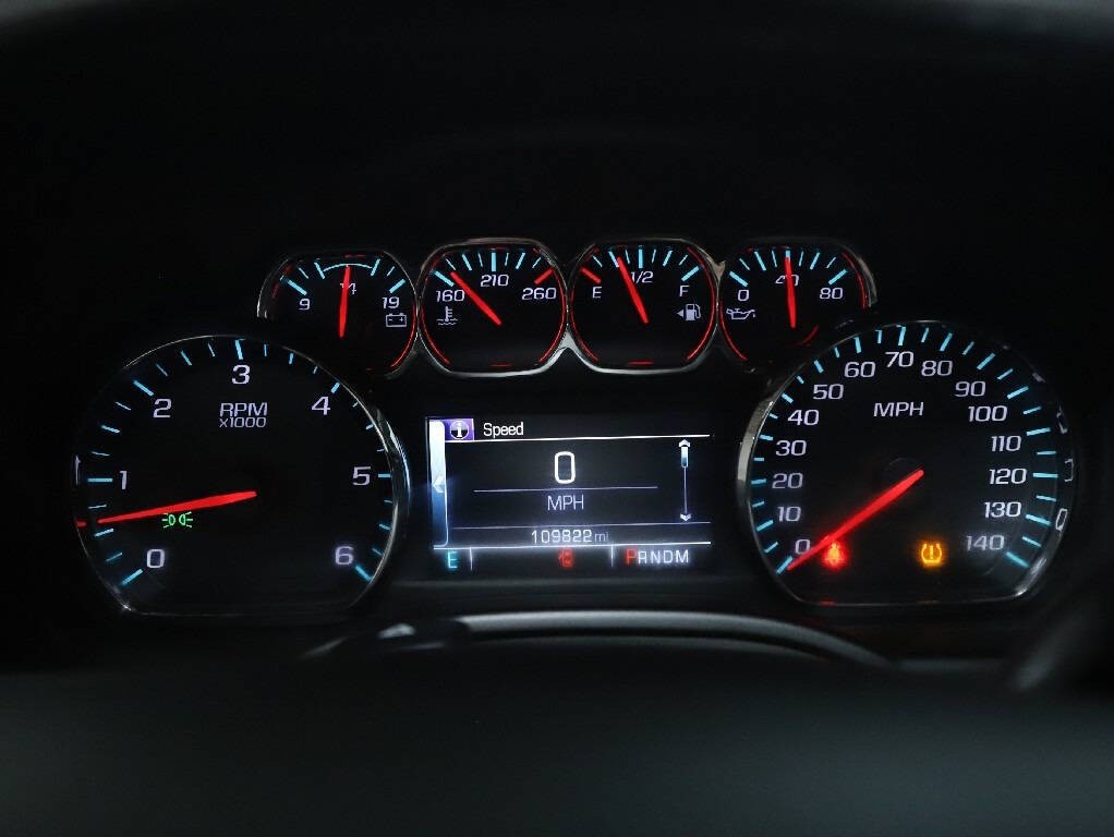 2016 Chevrolet Suburban Image 30