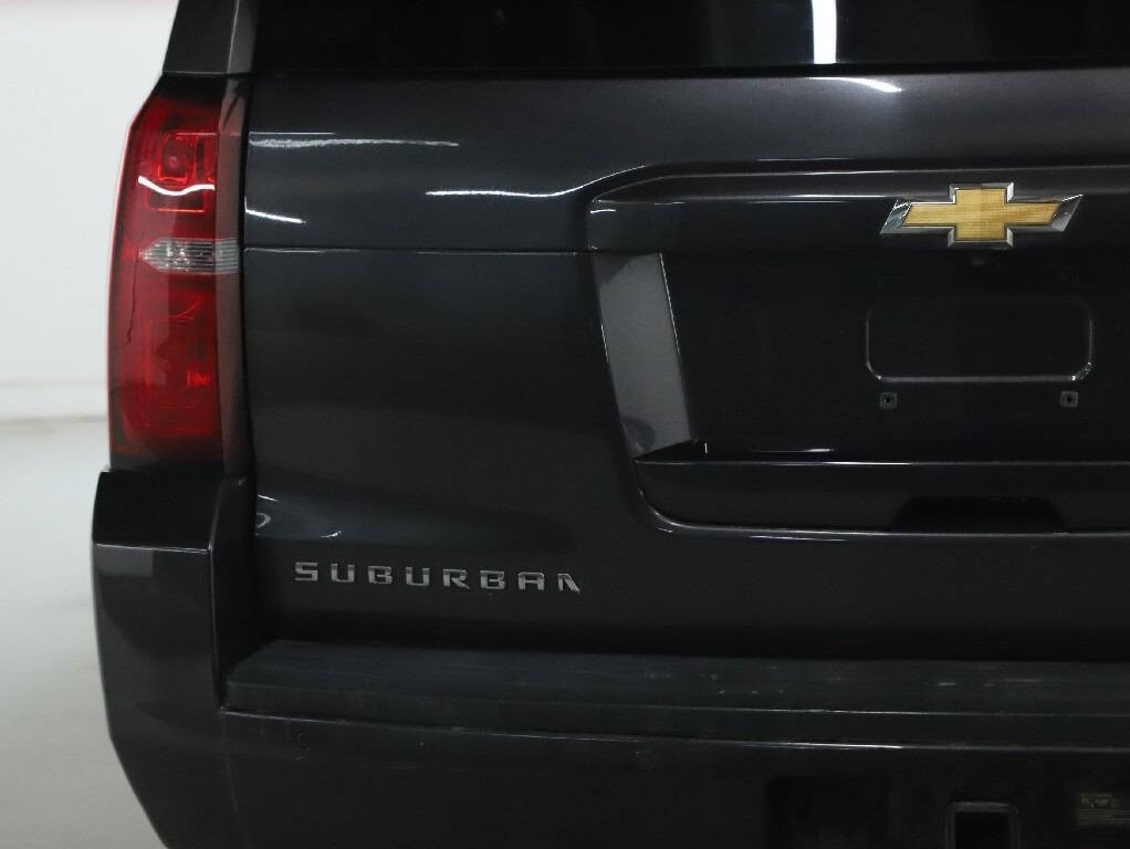 2016 Chevrolet Suburban Image 50
