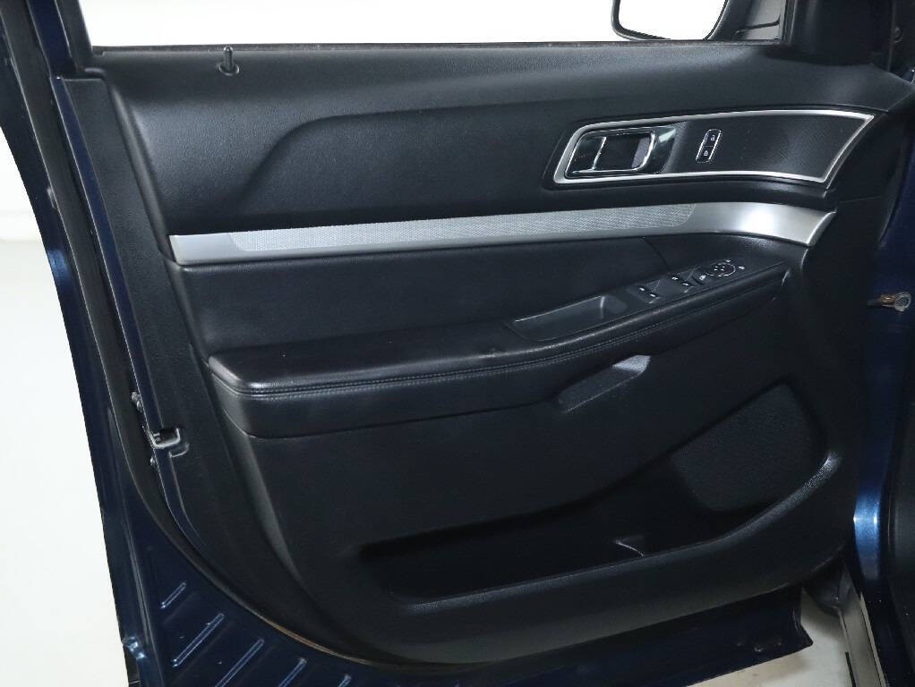 2016 Ford Explorer Image 16