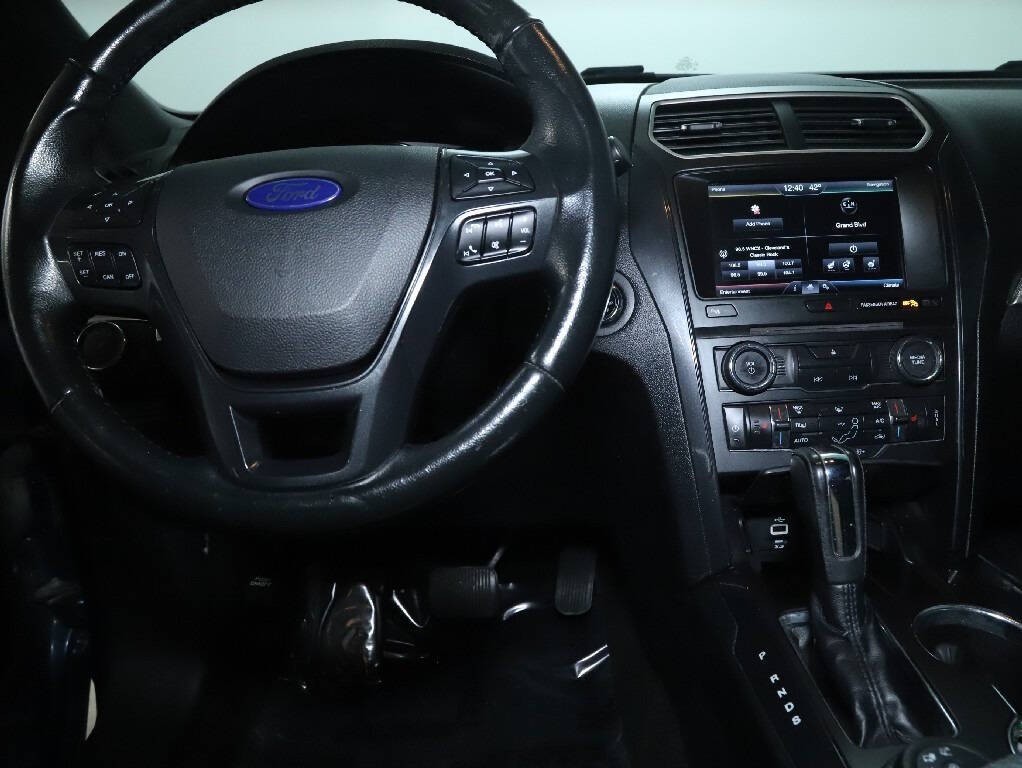 2016 Ford Explorer Image 30