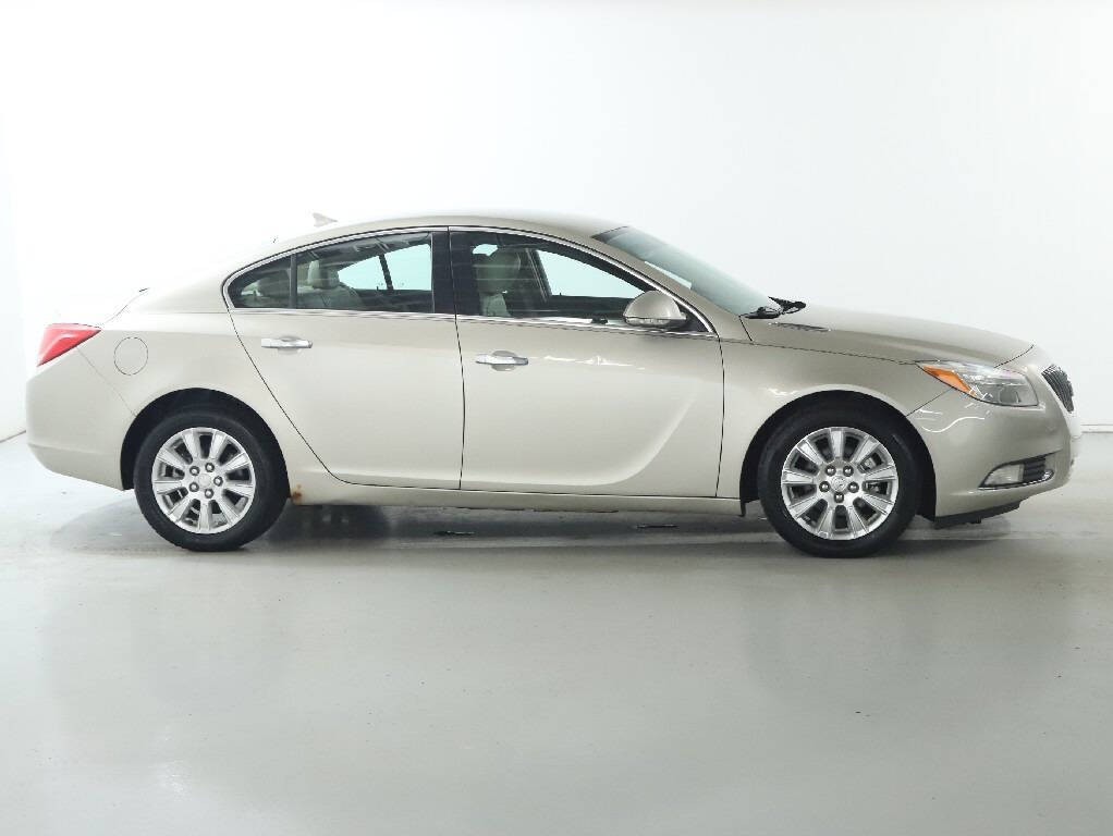 2013 Buick Regal Image 11