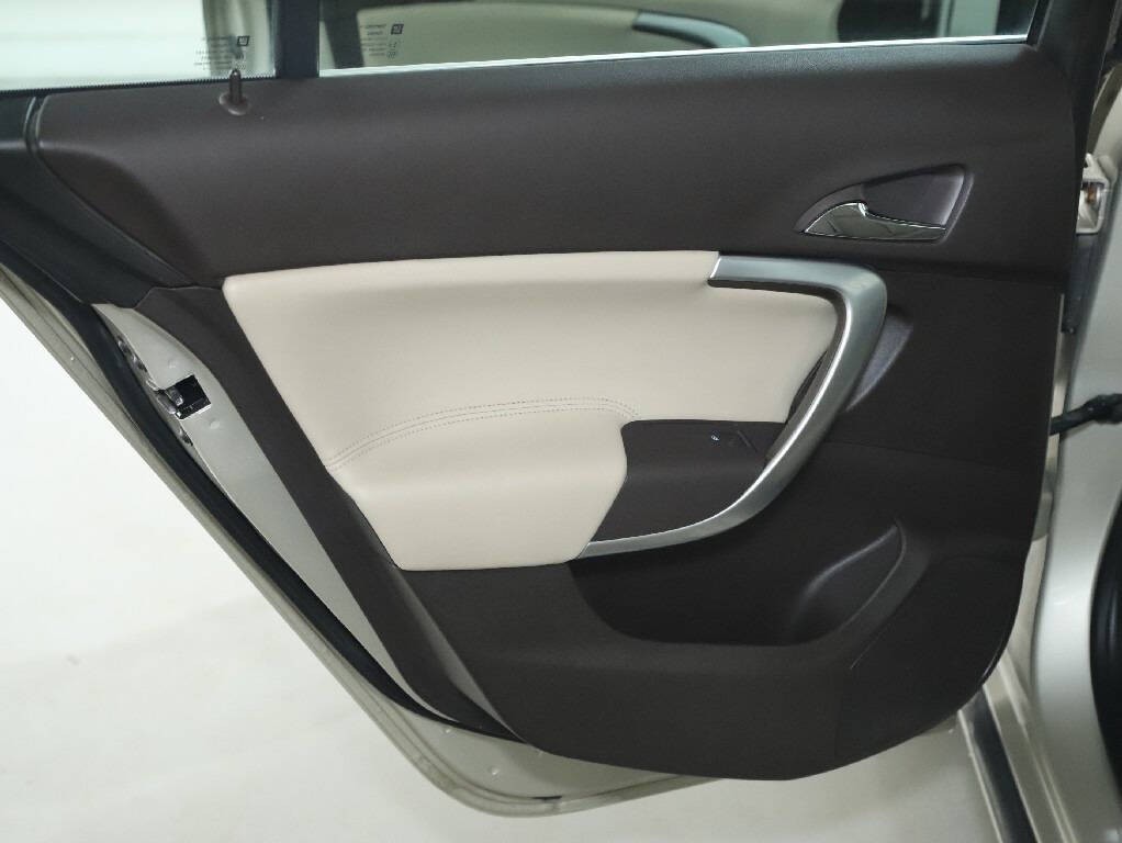 2013 Buick Regal Image 13