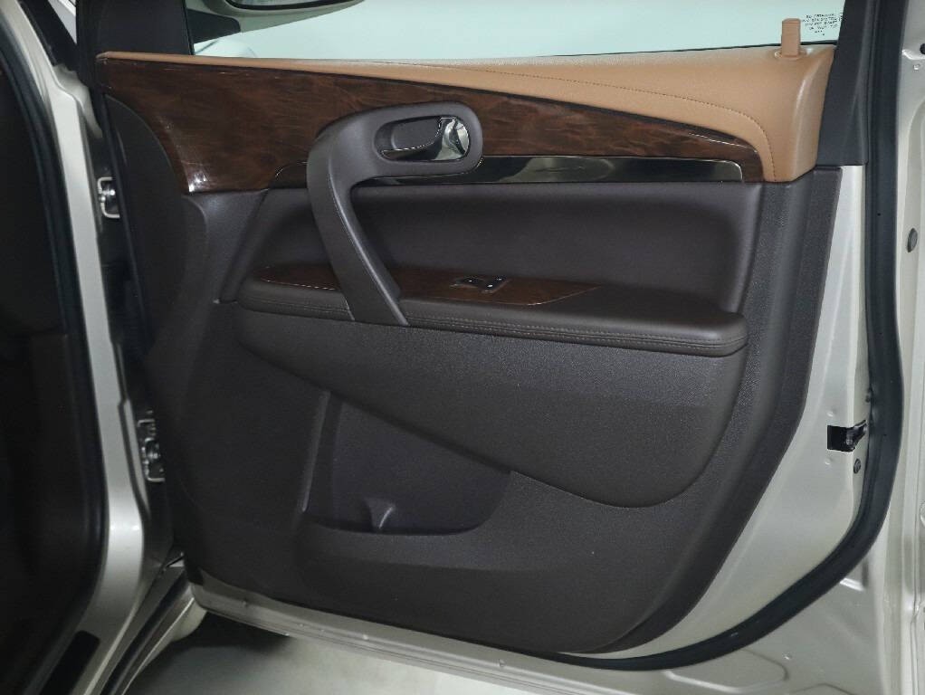 2015 Buick Enclave Image 32