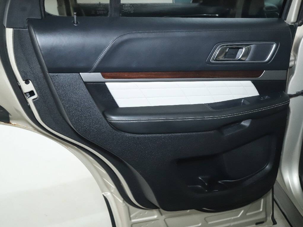 2017 Ford Explorer Image 13