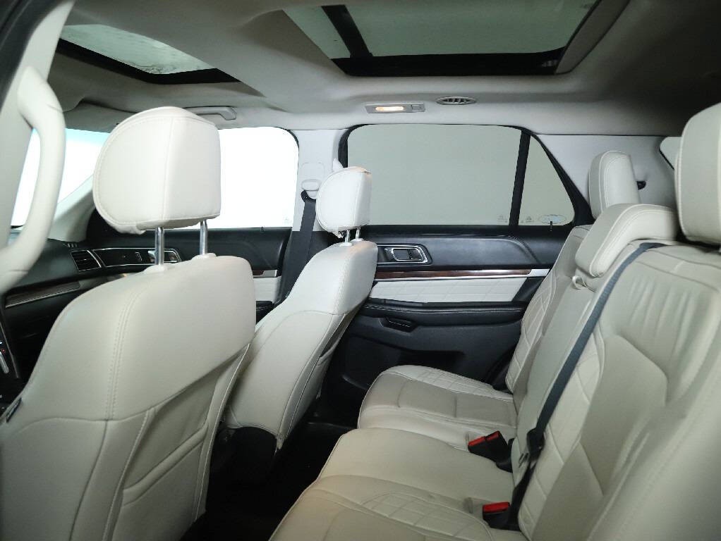 2017 Ford Explorer Image 16