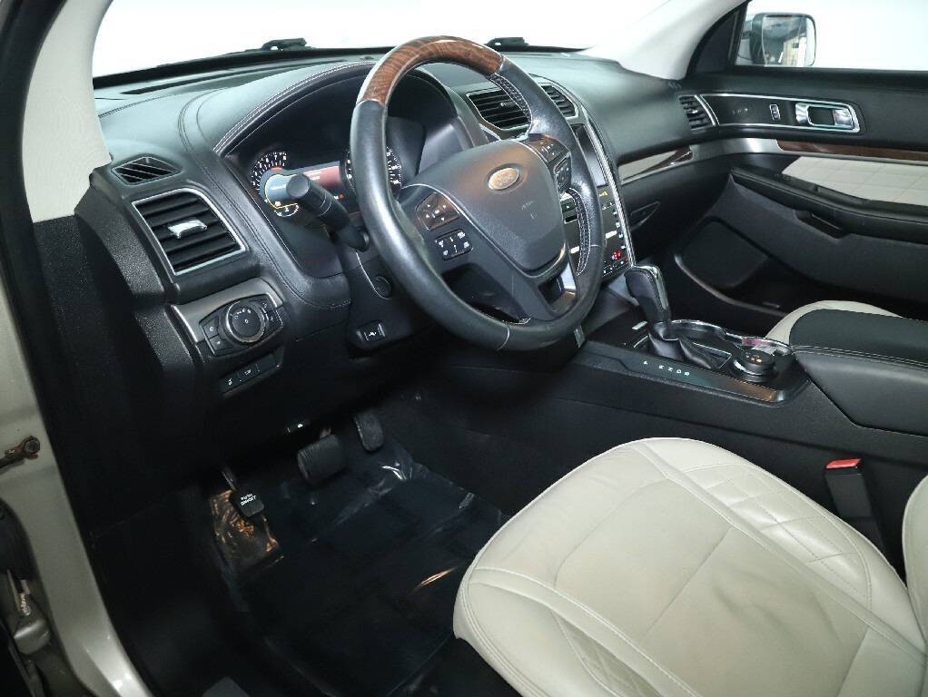 2017 Ford Explorer Image 19