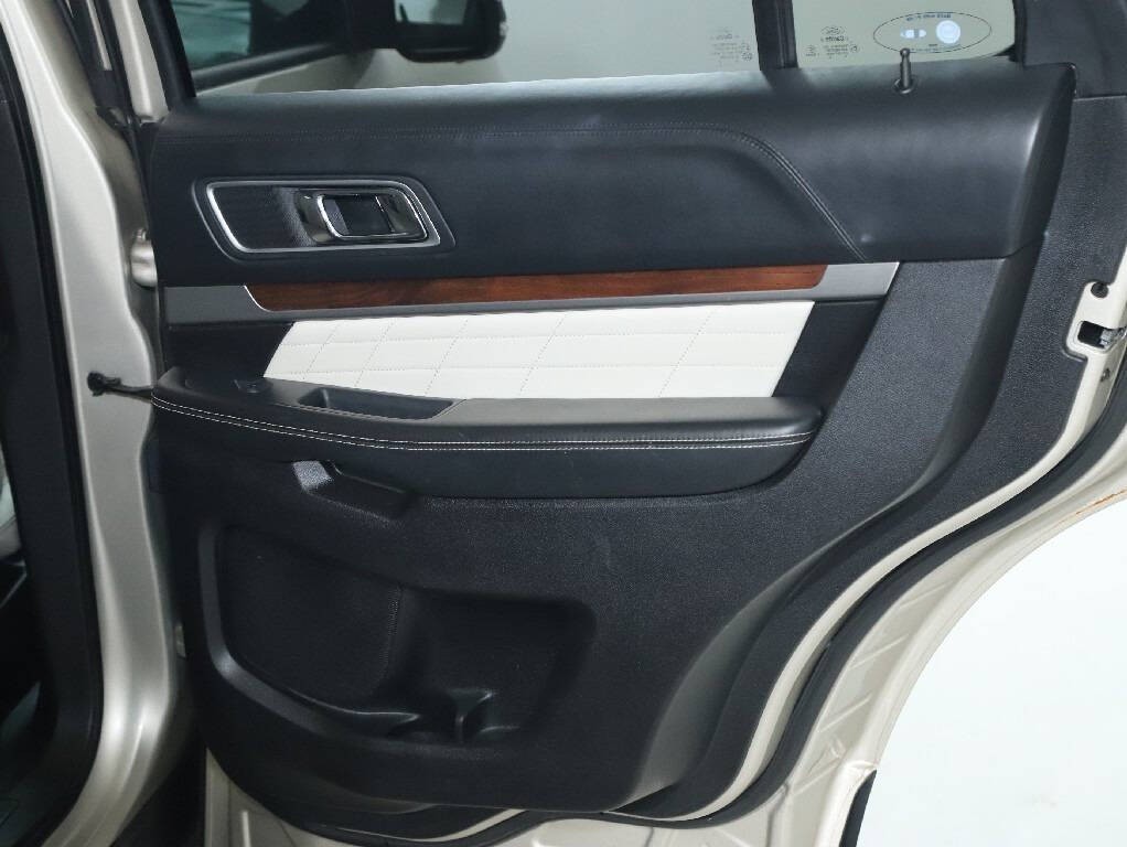 2017 Ford Explorer Image 34